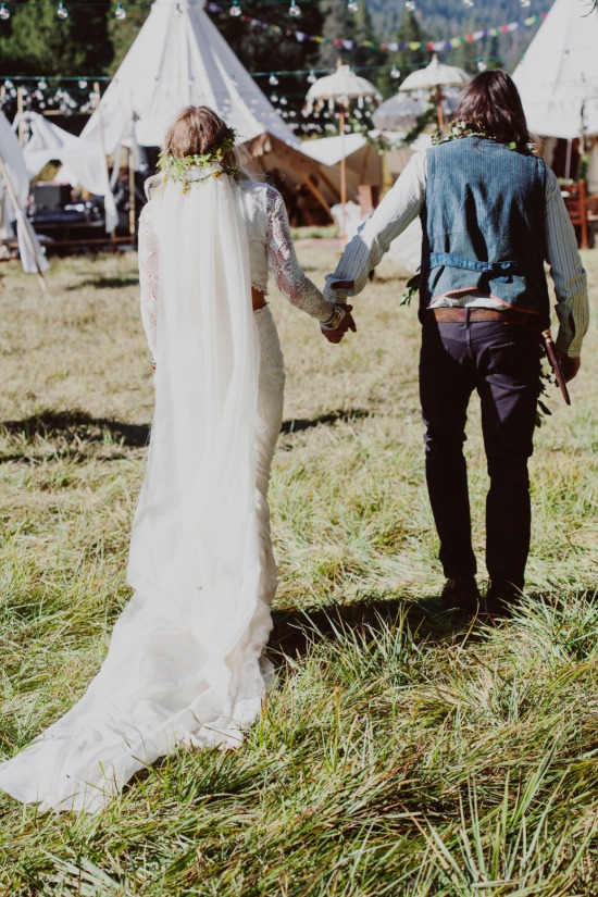 summer-time-camping-wedding