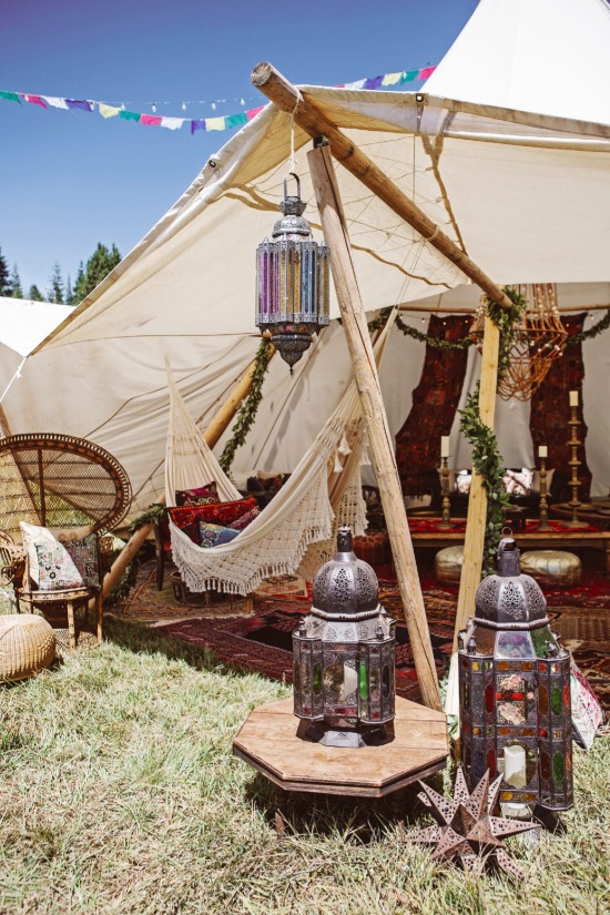 summer-time-camping-wedding