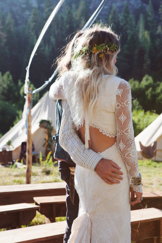 summer-time-camping-wedding