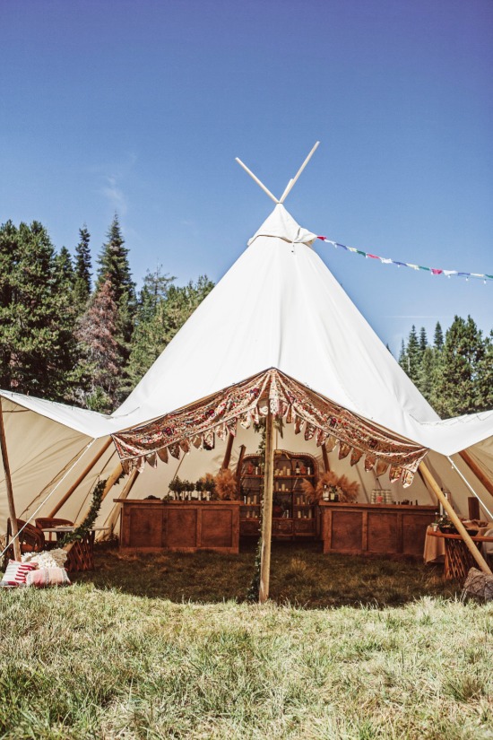 summer-time-camping-wedding