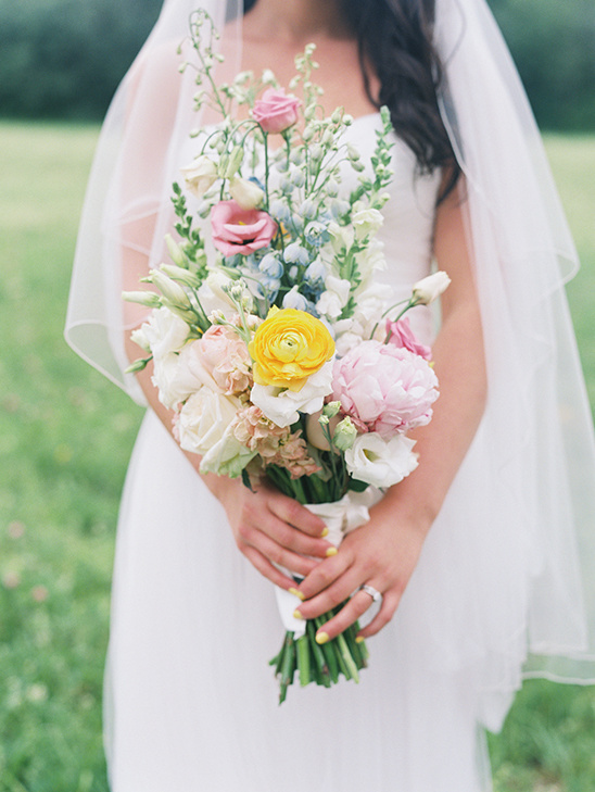 beautiful organic pink and white bouquet @weddingchicks