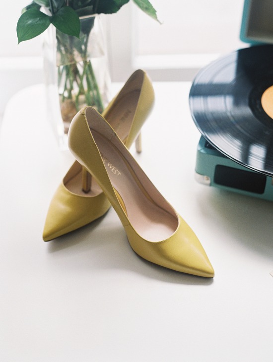 sweet-vintage-yellow-wedding