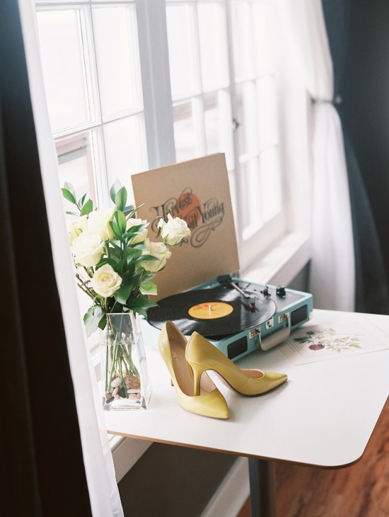 sweet-vintage-yellow-wedding