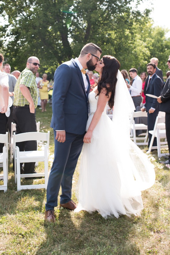 sweet-vintage-yellow-wedding