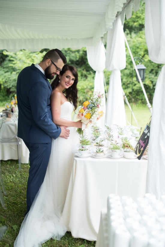 sweet-vintage-yellow-wedding