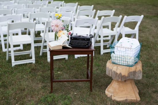 sweet-vintage-yellow-wedding