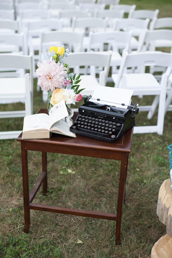 sweet-vintage-yellow-wedding