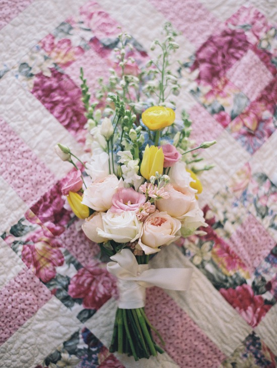 sweet-vintage-yellow-wedding