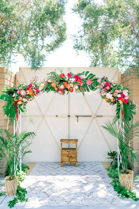floral wedding arch @weddingchicks