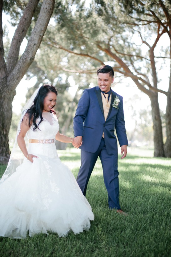 chic-navy-gold-and-peach-wedding