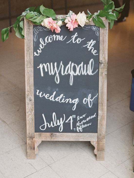 chic-navy-gold-and-peach-wedding