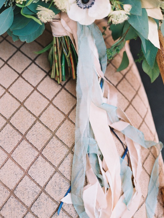 chic-navy-gold-and-peach-wedding