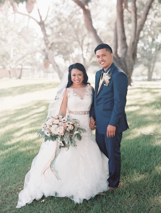 chic-navy-gold-and-peach-wedding