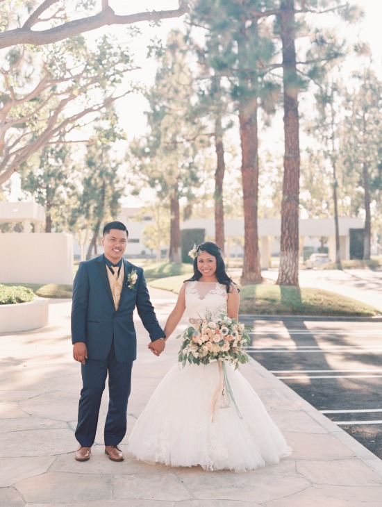 chic-navy-gold-and-peach-wedding