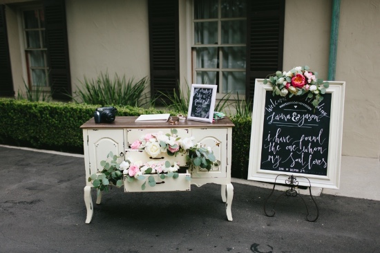 chic-vintage-gold-and-pink-wedding