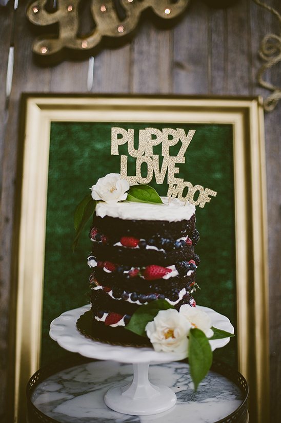 puppy love naked cake @weddingchicks