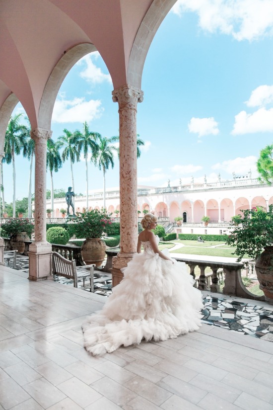 fairytale-pink-and-gold-wedding