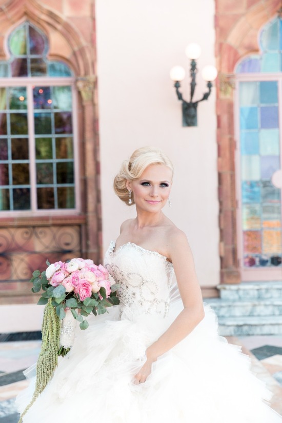 fairytale-pink-and-gold-wedding