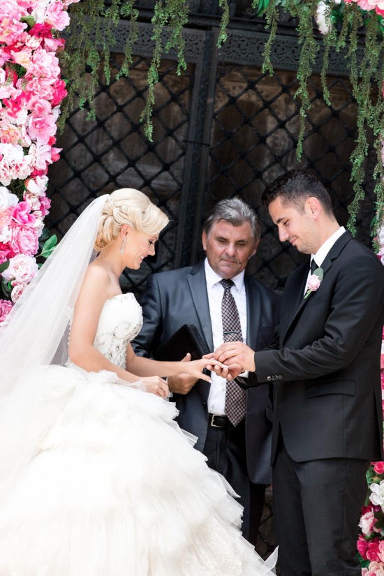 fairytale-pink-and-gold-wedding