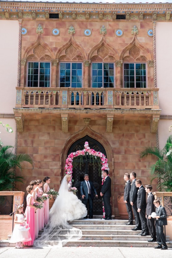 fairytale-pink-and-gold-wedding