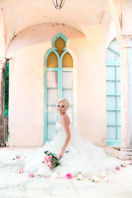 fairytale-pink-and-gold-wedding