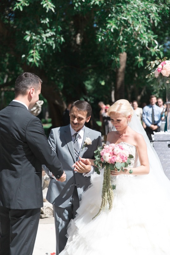 fairytale-pink-and-gold-wedding