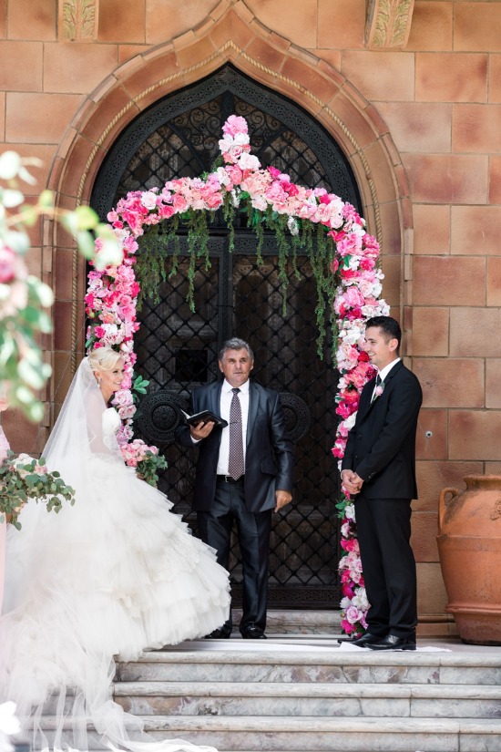 fairytale-pink-and-gold-wedding