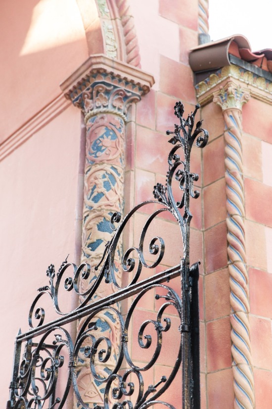 fairytale-pink-and-gold-wedding