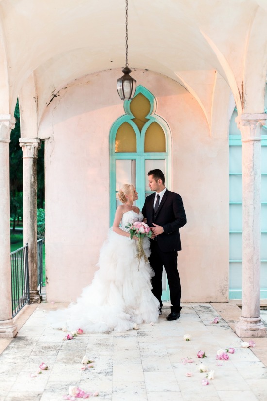 fairytale-pink-and-gold-wedding