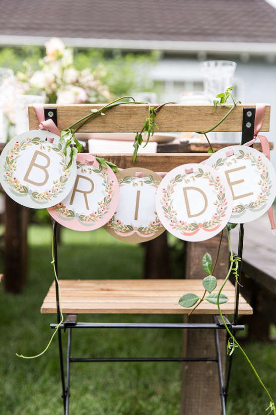 bride seat sign @weddingchicks