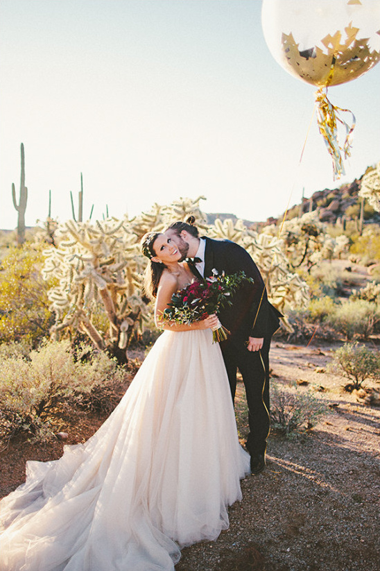 desert wedding photo @weddingchicks