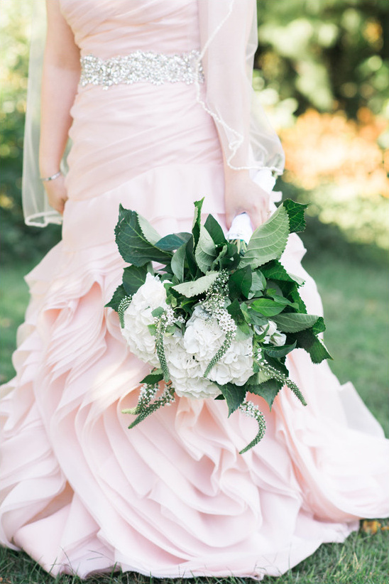 pink dress and bouquet @weddingchicks
