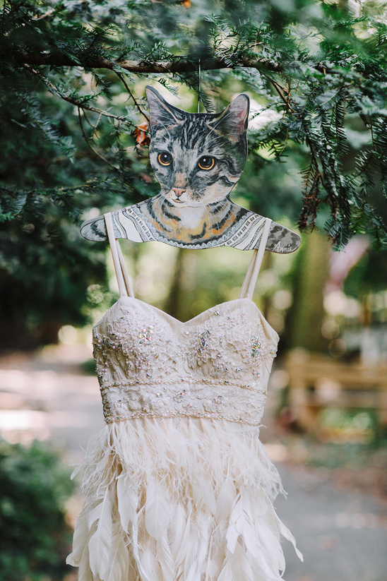 bride cat wedding hanger @weddingchicks