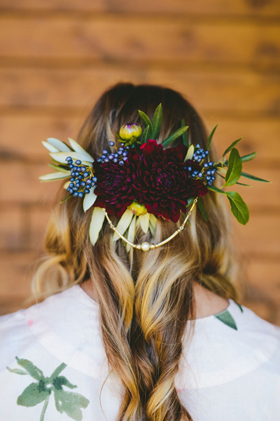 floral wedding hair idea @weddingchicks