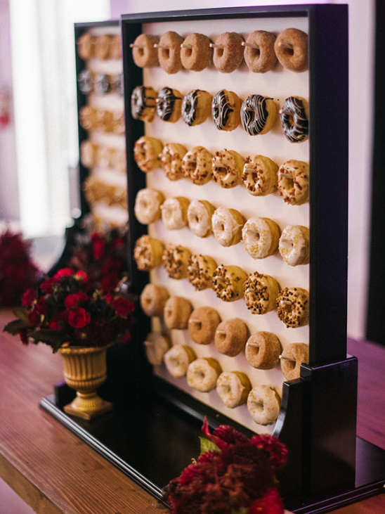 donut wall @weddingchicks