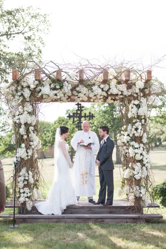 ocean-blue-and-yellow-springtime-wedding