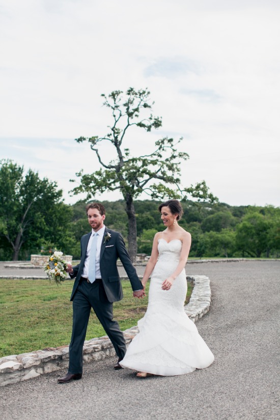 ocean-blue-and-yellow-springtime-wedding