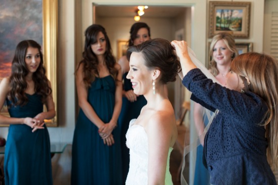ocean-blue-and-yellow-springtime-wedding
