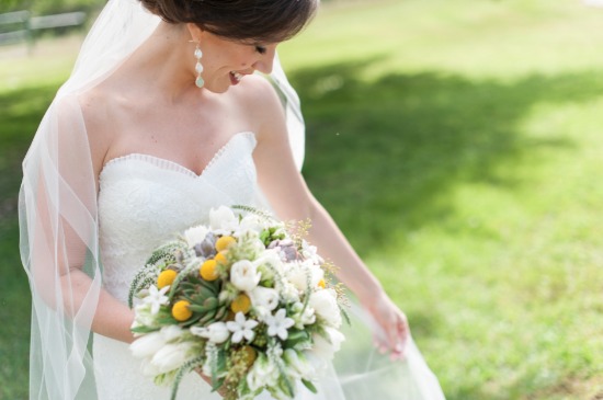 ocean-blue-and-yellow-springtime-wedding