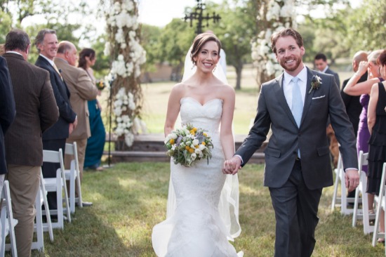 ocean-blue-and-yellow-springtime-wedding