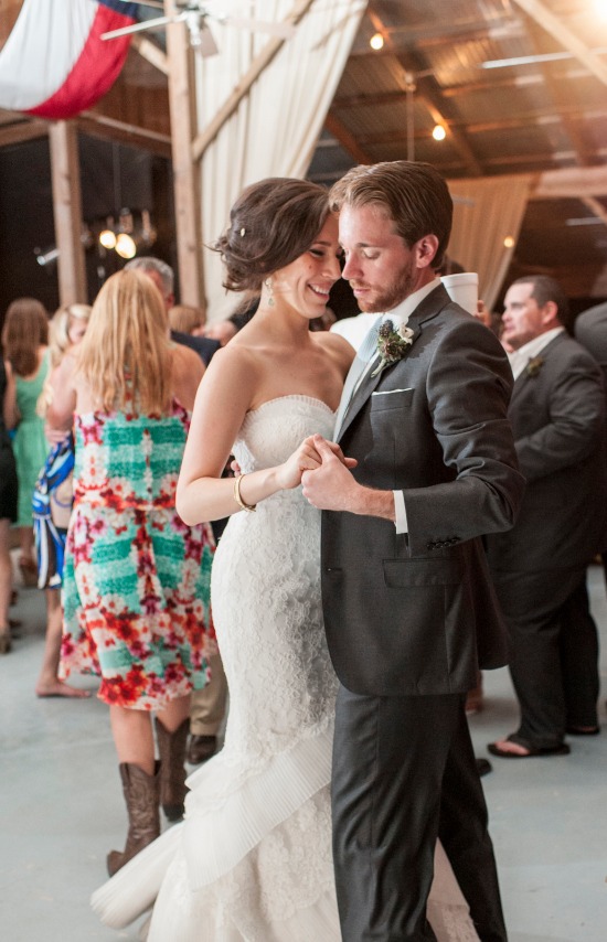 ocean-blue-and-yellow-springtime-wedding
