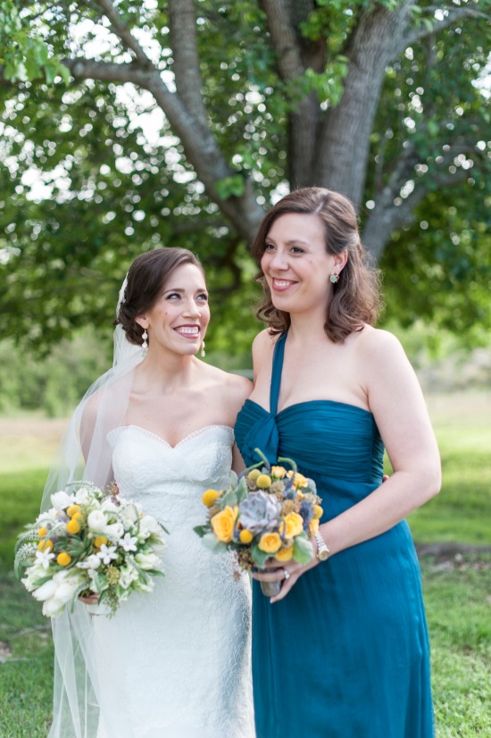 ocean-blue-and-yellow-springtime-wedding
