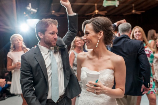 ocean-blue-and-yellow-springtime-wedding