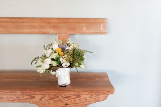ocean-blue-and-yellow-springtime-wedding