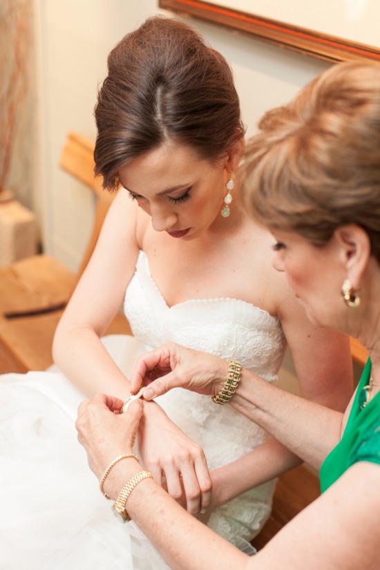 ocean-blue-and-yellow-springtime-wedding