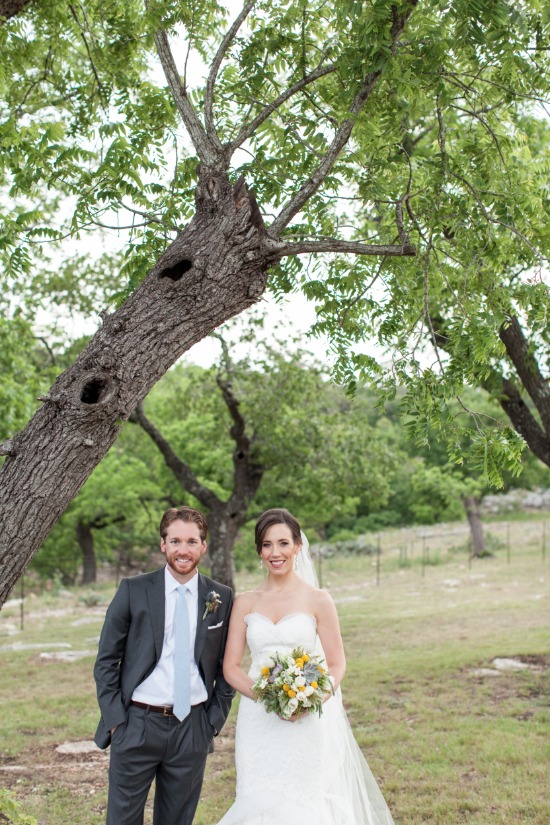 ocean-blue-and-yellow-springtime-wedding