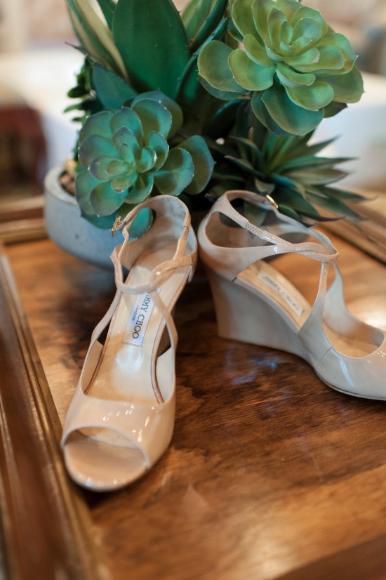 ocean-blue-and-yellow-springtime-wedding