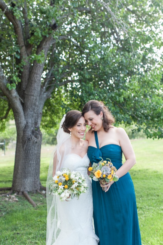 ocean-blue-and-yellow-springtime-wedding