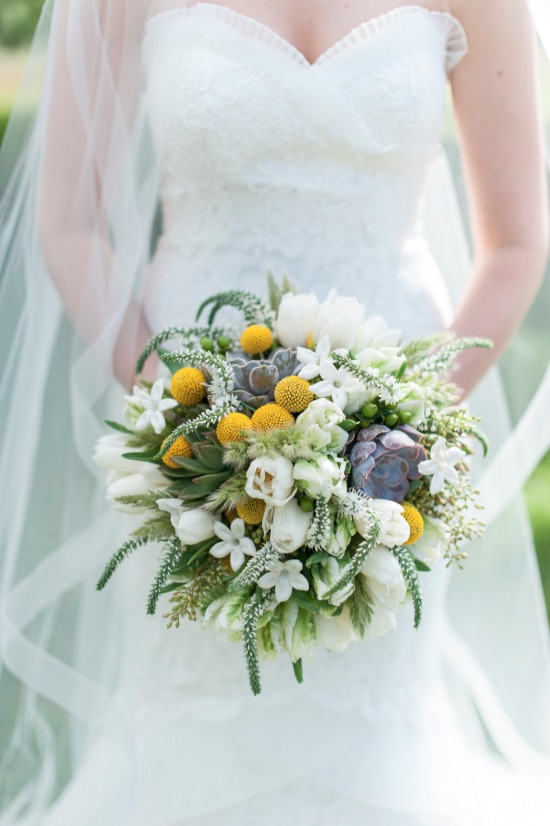 ocean-blue-and-yellow-springtime-wedding