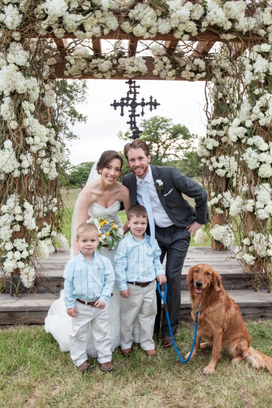 ocean-blue-and-yellow-springtime-wedding